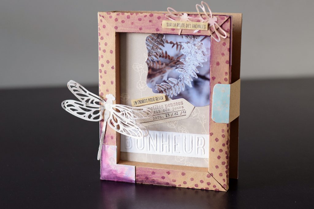 Mini album cadre rose avec libellule en papier et ruban