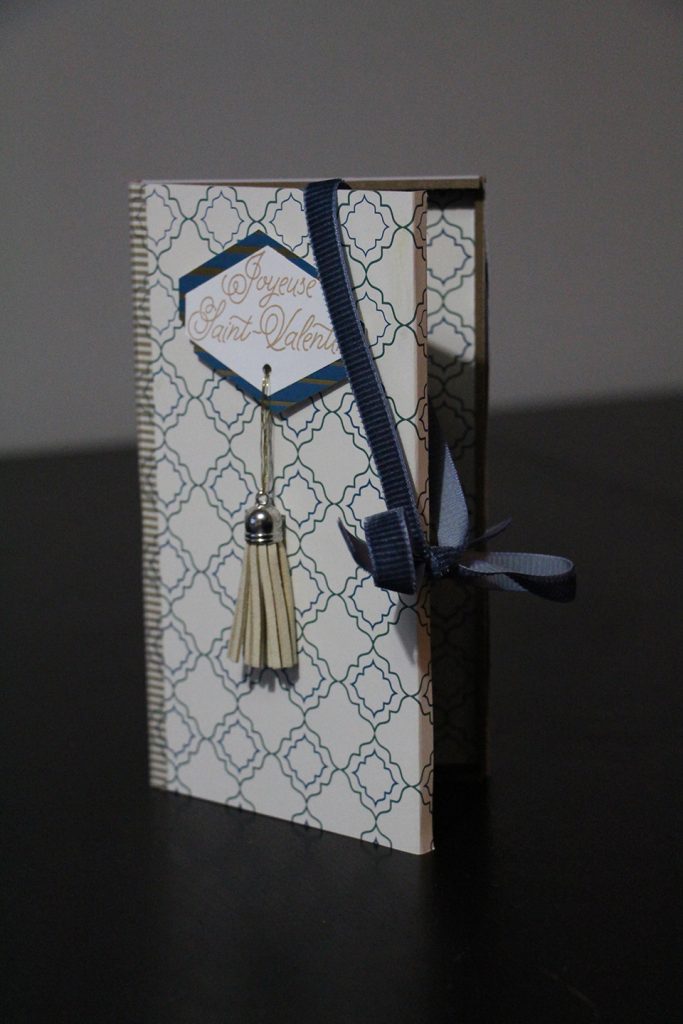 Boîte rigide customisée avec papier scrap pour la Saint-Valentin