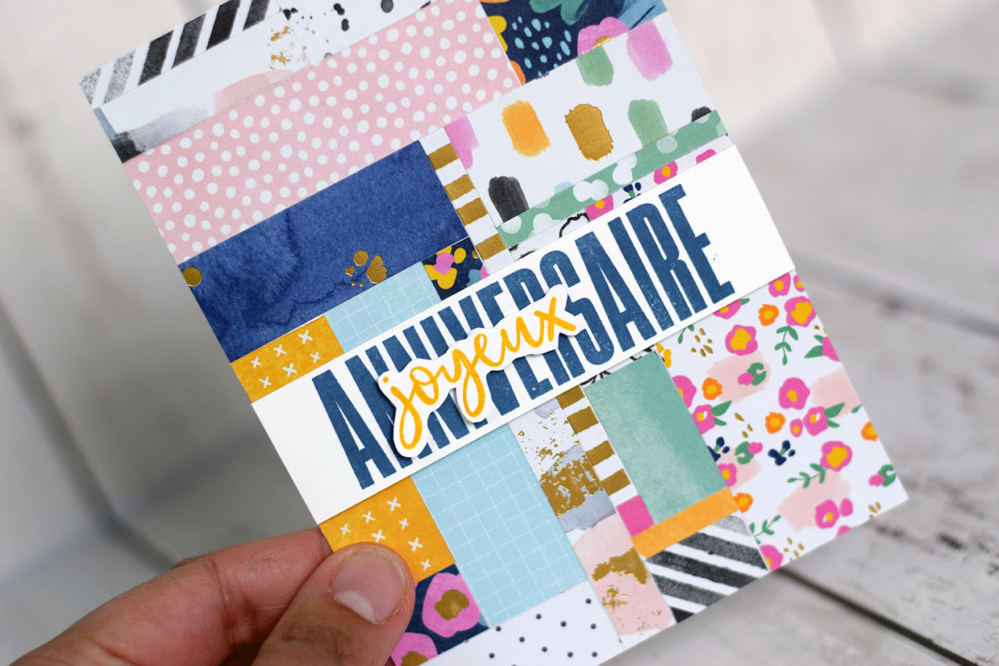 Carte scrapbooking réalisée avec des chutes de papier récup