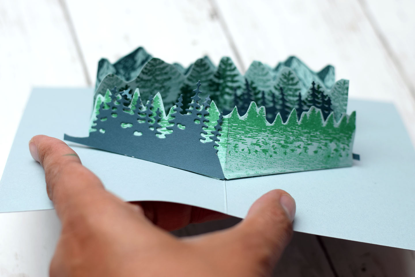 Carte popup pli en V ouverte