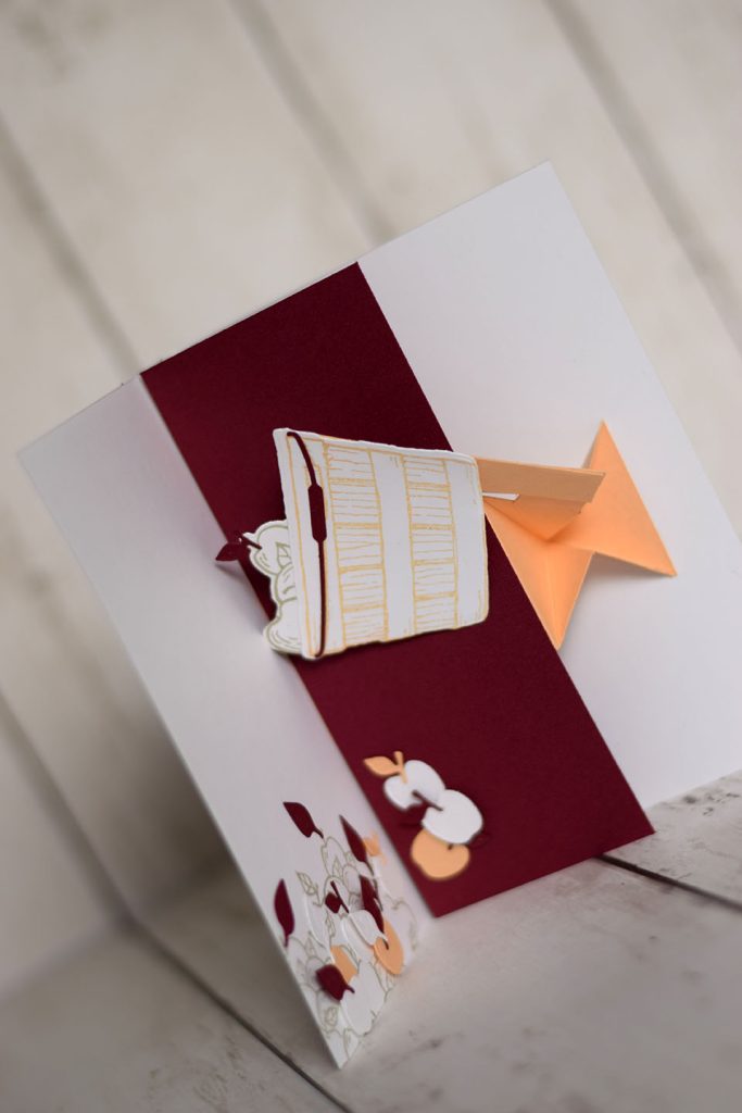 carte popup panier de pomme renversee 3