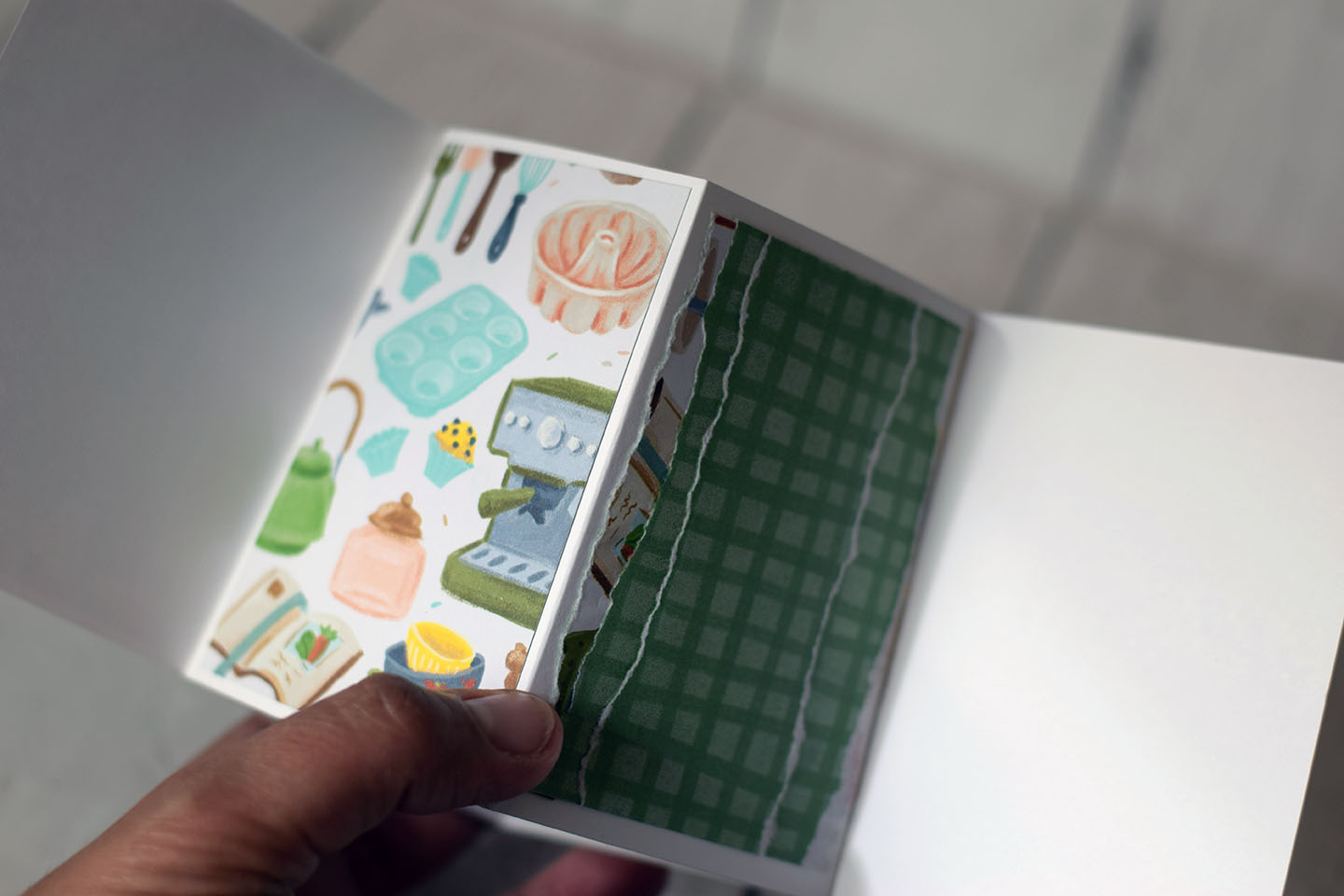 carte pop-up tunnel ouverte montrant le mécanisme parallélogramme