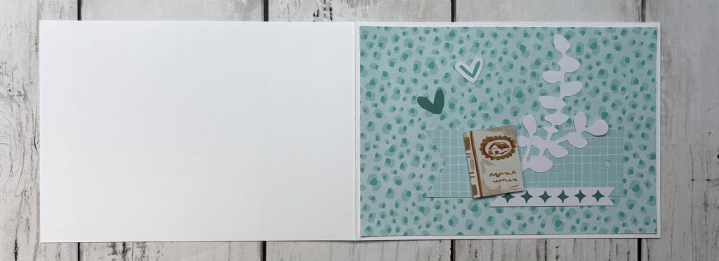 fond de carte pop-up tunnel en papier blanc et papier à motifs – étape découpe et pliage