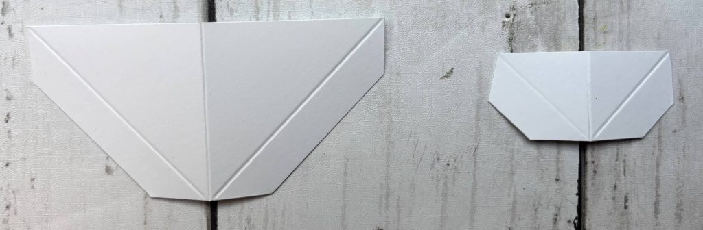 découpe en biseau pour créer les languettes des plis en V carte pop-up