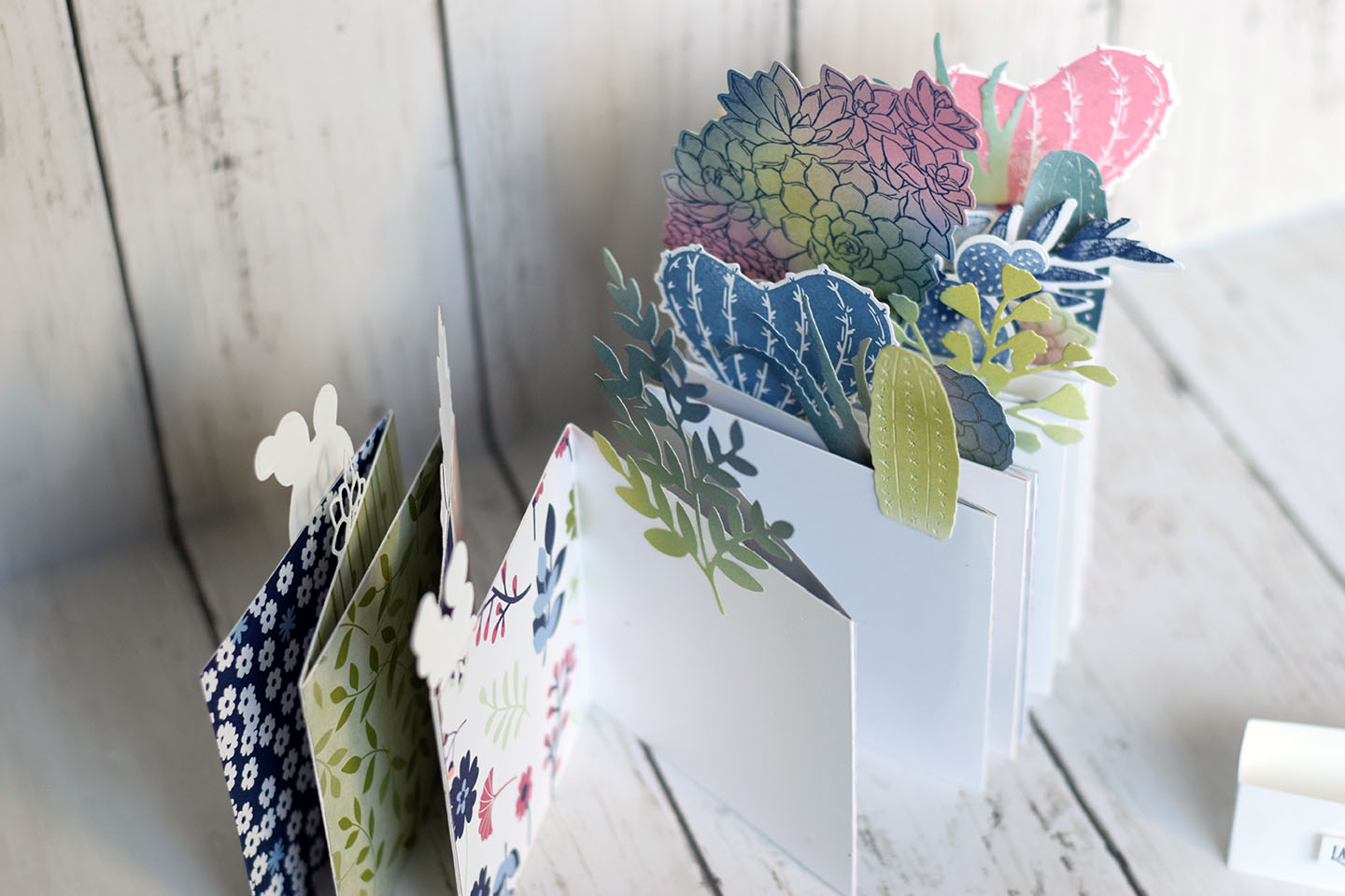 Mini album bouquet de fleurs en reliure accordéon