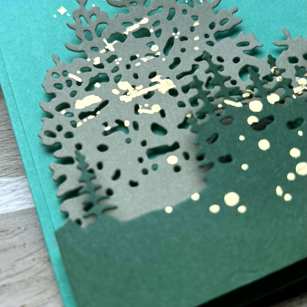 De la neige brillante sur tes sapins