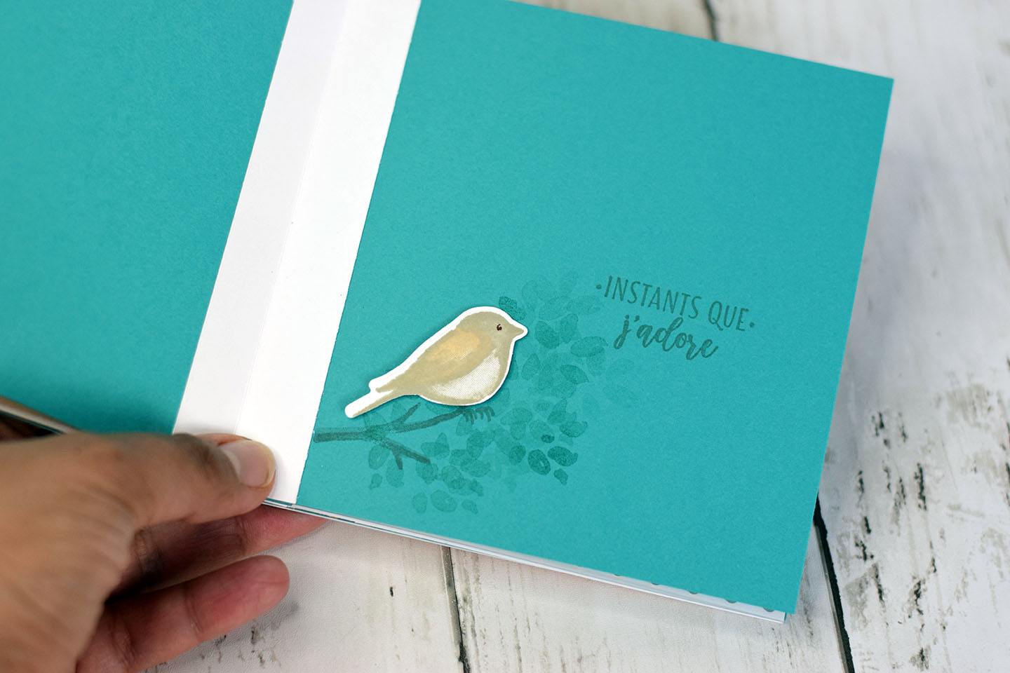 Mini album scrapbooking en reliure collée décoré à la main