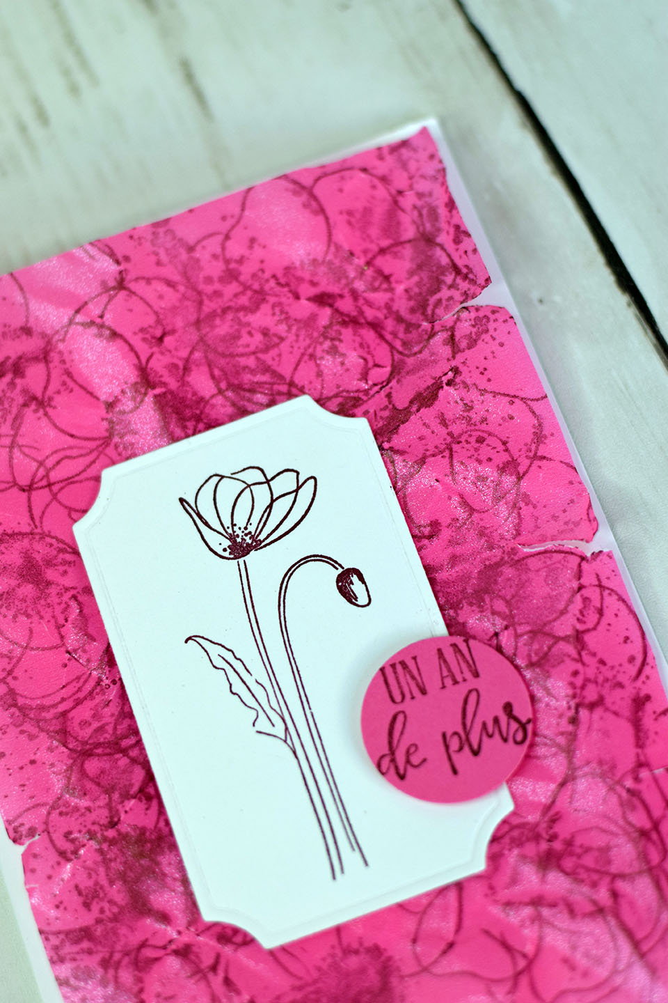 Résultat de la technique de chiffonnage sur papier vélin incolore