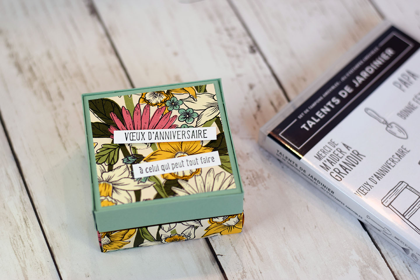 Tuto boîte cadeau en papier DIY : crée une boîte carrée avec couvercle chic