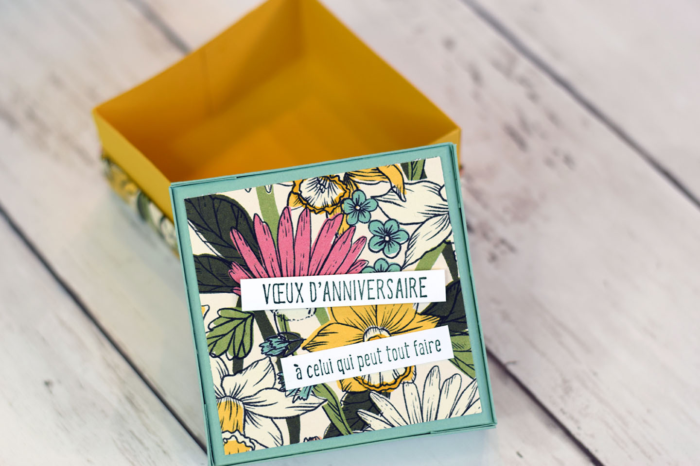 tutoriel boite scrapbooking papier motifs fleuris