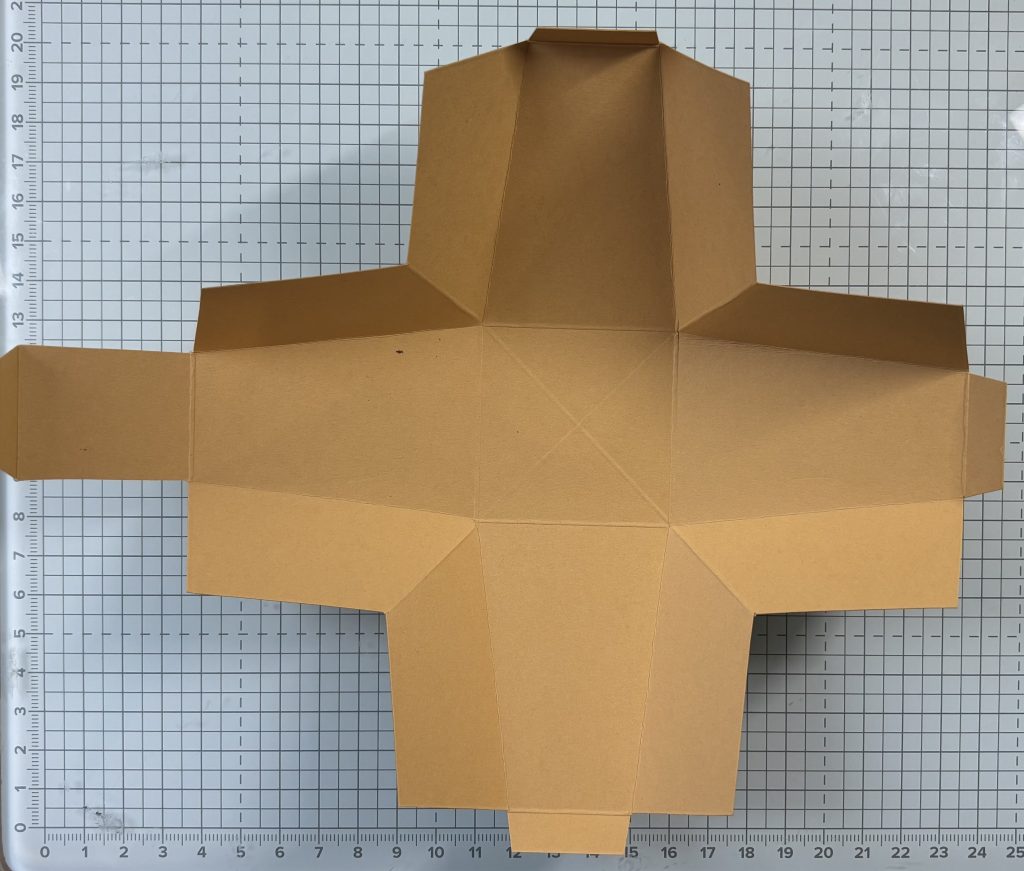 Décoration et assemblage final de la boîte trapèze DIY