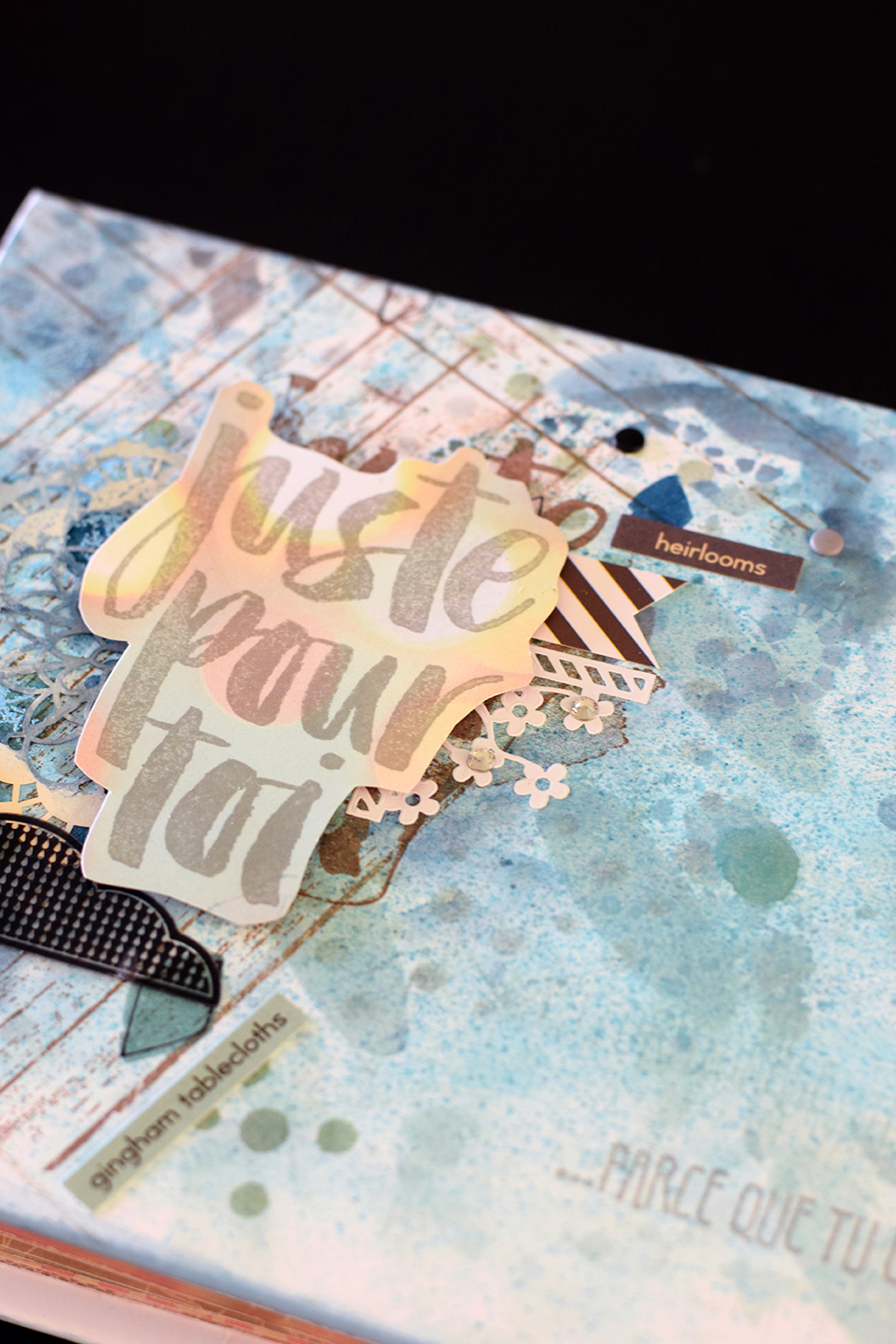 Technique spray encre sur pochoir scrapbooking vaporisateur Stampin Spritzers effet brumisé grunge