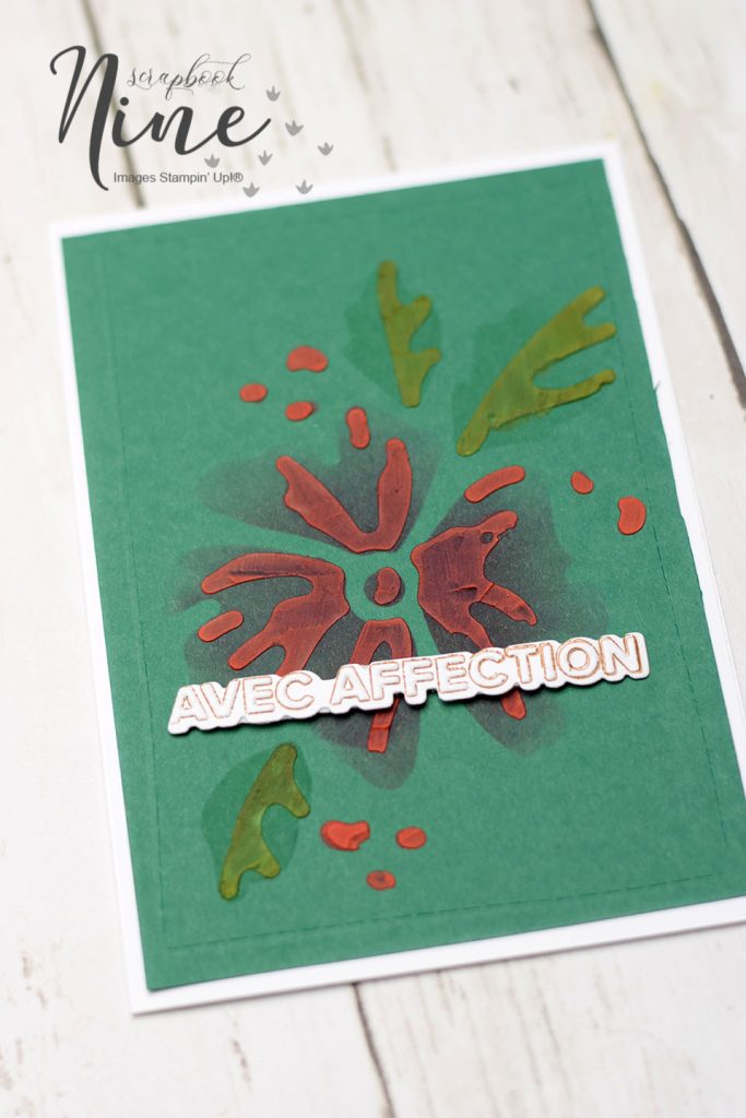Pochoir scrapbooking avec pâte de texture colorée séchée effet 3D motif en relief au toucher