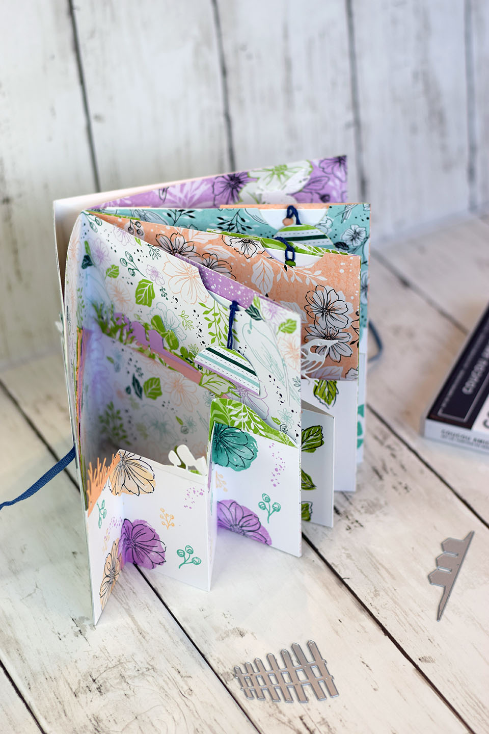 Album carrousel pop-up scrapbooking en forme d'étoile, motif oiseaux