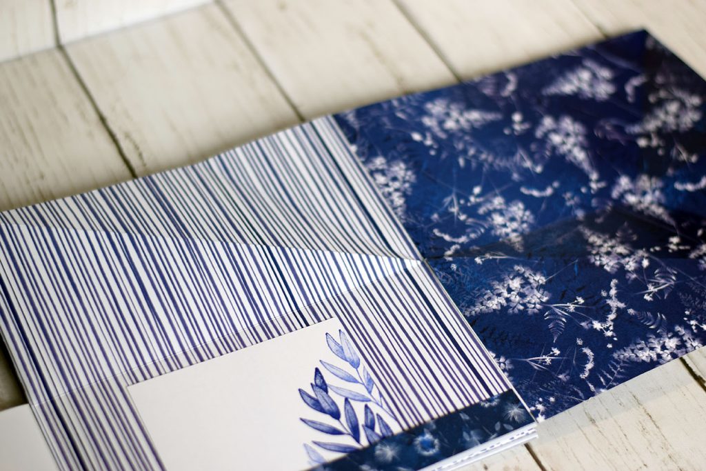 Page de mini-album origami technique diagonale — papier design à rayures bleues et blanches Stampin Up