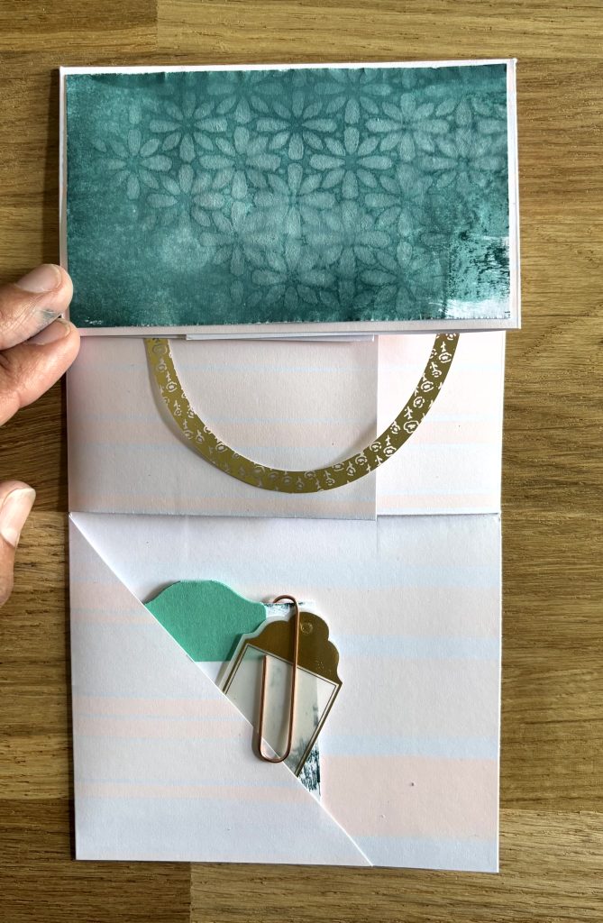 structure du mini album avec grand cercle décoratif et pages internes
