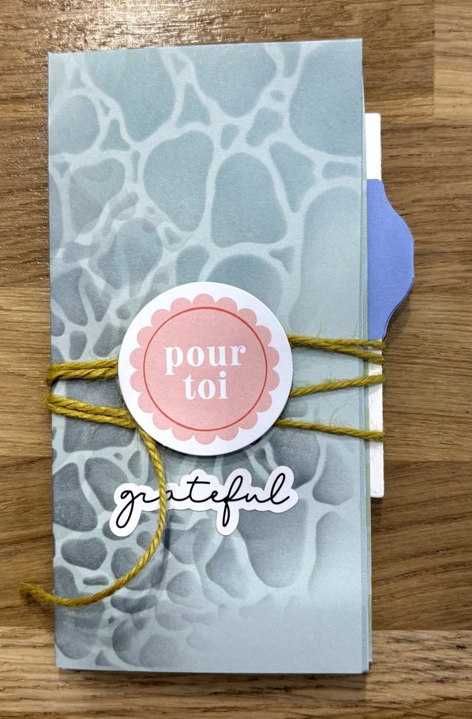 mini album scrapbooking fermé avec couverture "pour toi" décorée