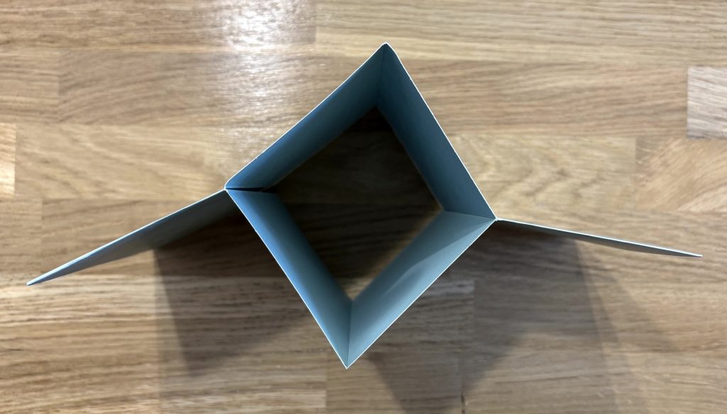 structure du mini album vue de côté avec ouverture centrale