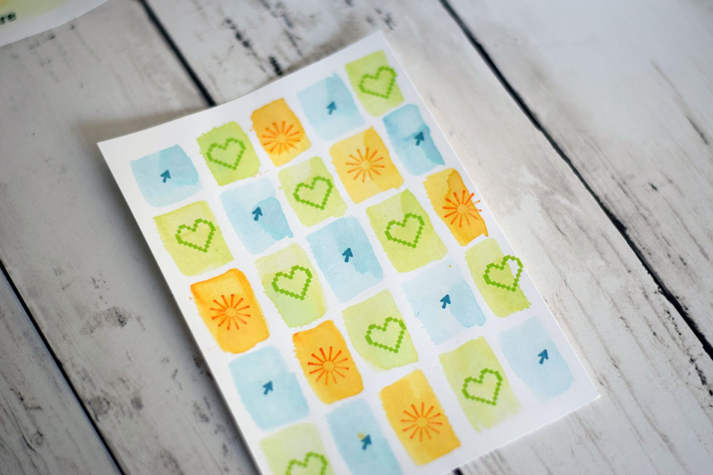Carte scrapbooking avec fond aquarelle géométrique aux encres Stampin'Up!
