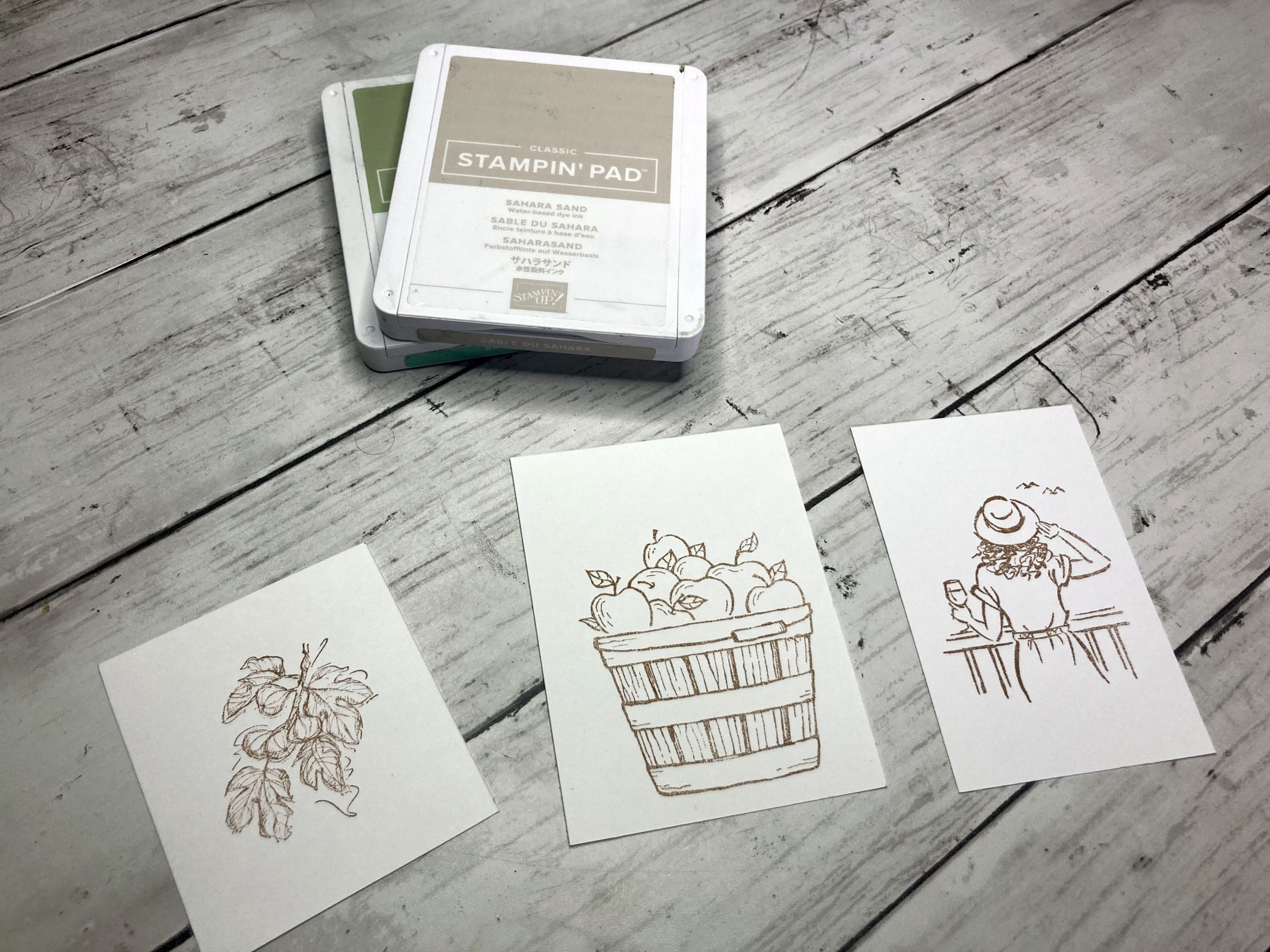 Étape 1 : dépôt d'encre Stampin'Up! sur le couvercle de l'encreur pour créer une palette aquarelle