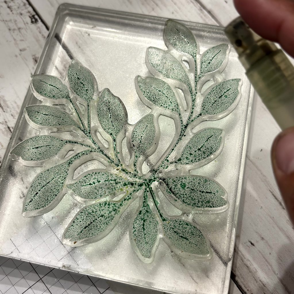 tampon de fond feuillage avec technique aquarelle