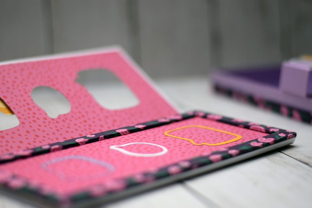 mini album dans sa boite ajouré 10