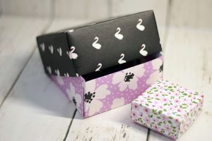 Une boîte origami et son couvercle