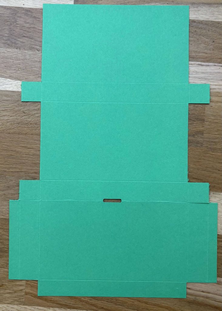 Plie à 8 / 10 / 18 / 20 / 28 dans les 29.7cm et plie à 1 / 3 / 18 /20 dans les 21cm.