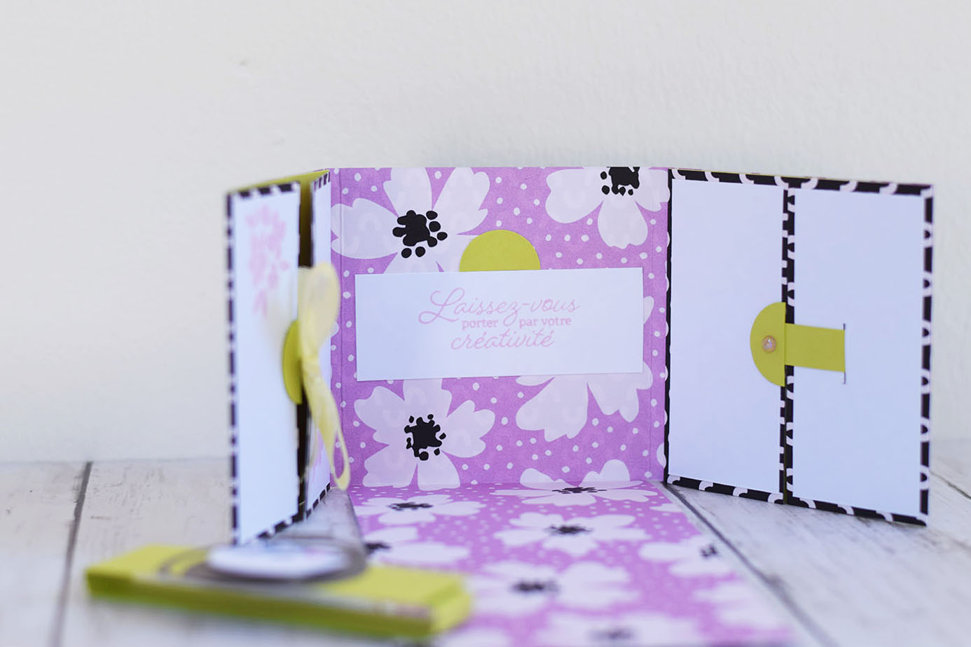 Mini album en T avec volets cachés – scrapbooking one sheet wonder