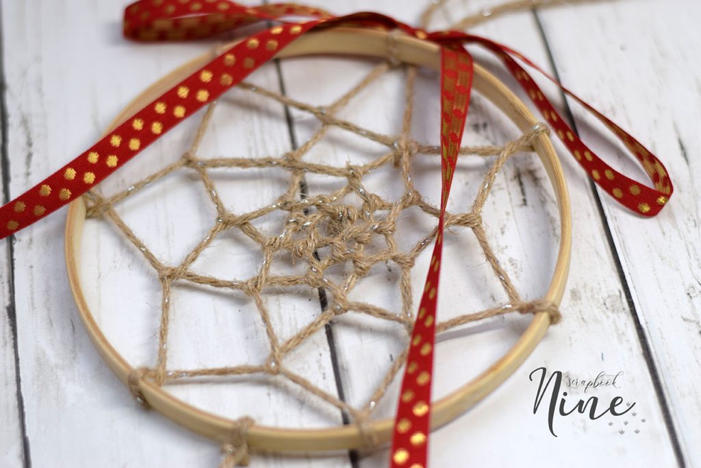décoration de noel avec un cercle a broder 2