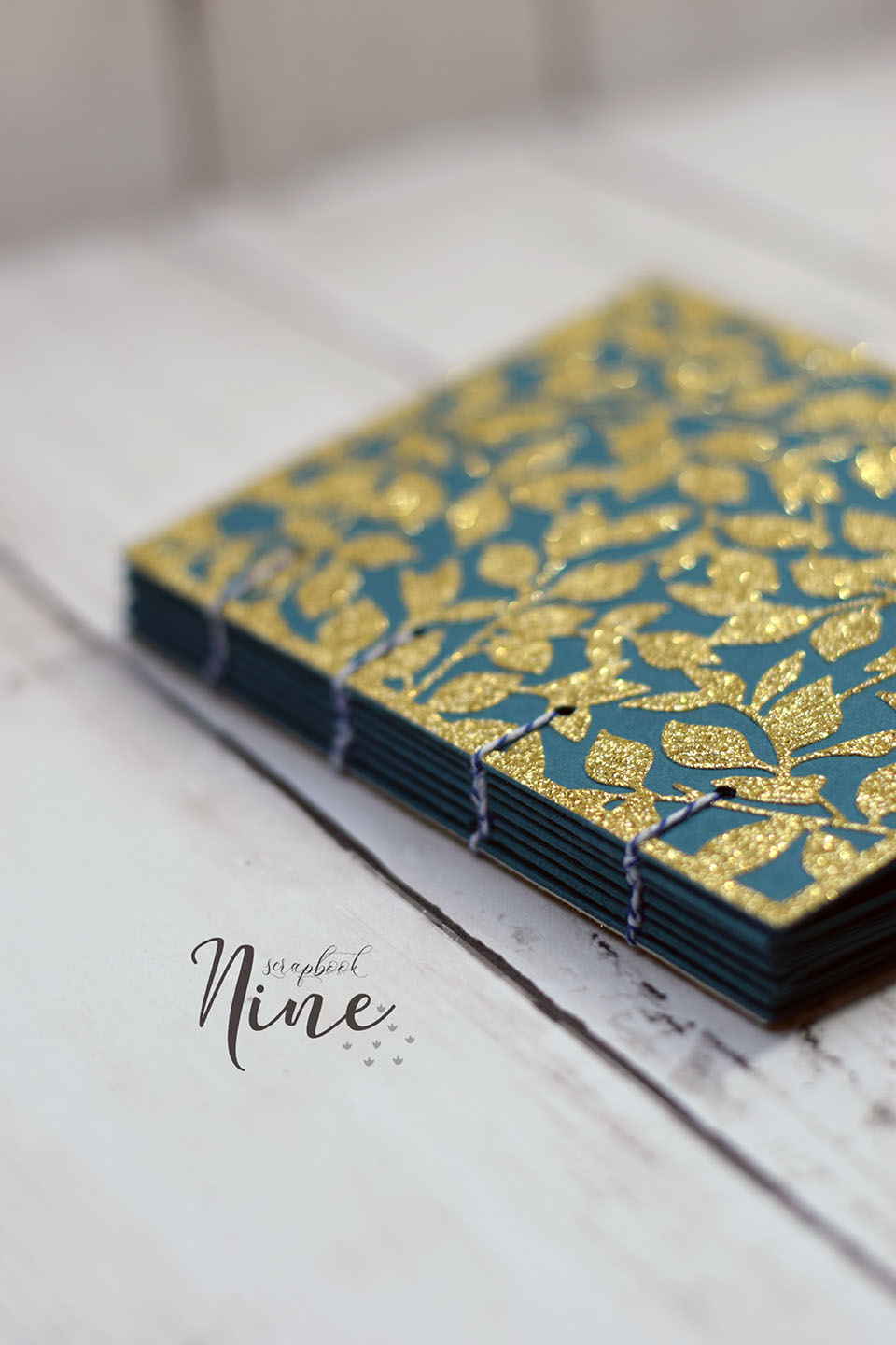 mini-album-relié-doré-1