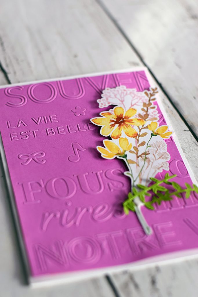 Devant de carte avec des mots en relief