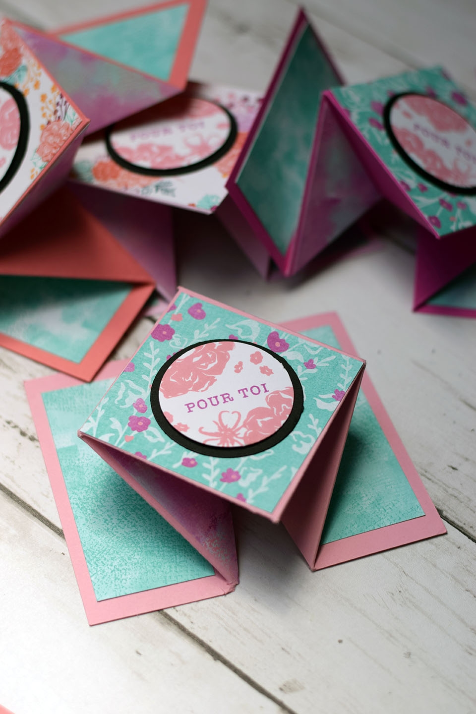 carte-popup-grenouille-rose-et-papier-beaute-1
