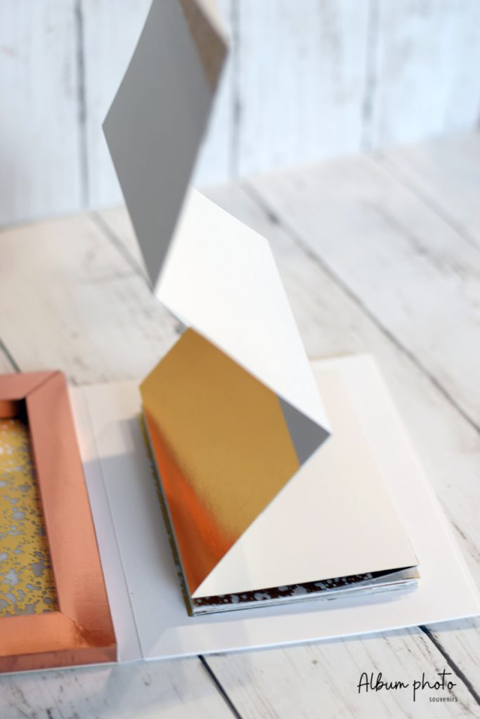 Album photo accordéon à couverture dorée fait main