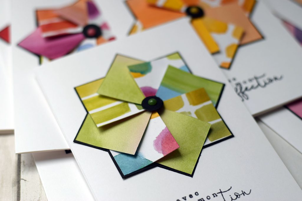 Carte moulin coloré avec des chutes de papier