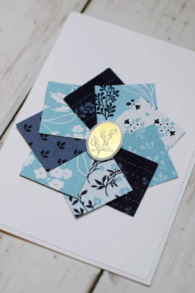 Carte moulin avec des chutes de papier