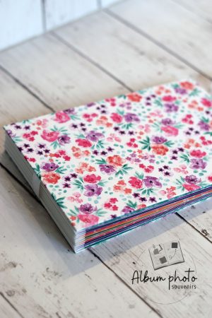 Album de famille fleuri avec pochettes délicates et couverture cartonnée