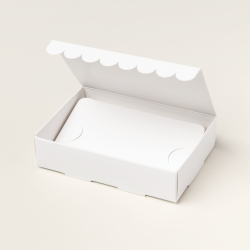 boîtes festonnées pour carte-cadeau