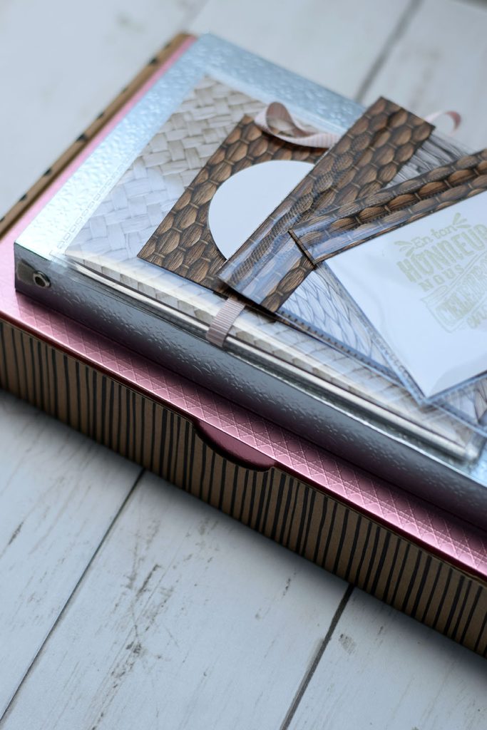 boite cadeau contenant un album souvenirs de photo et une pocket letter Boite cadeau contenant un album souvenirs de photo et une pocket letter