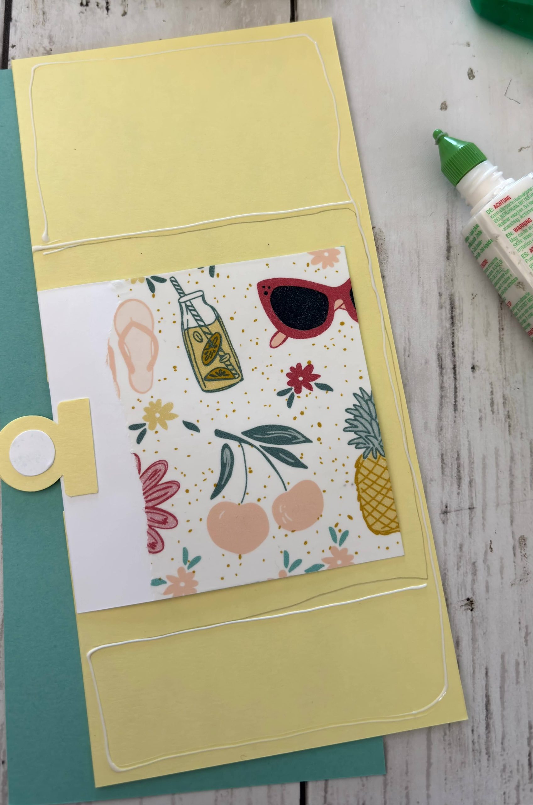 Finition du collage des pages du mini-album