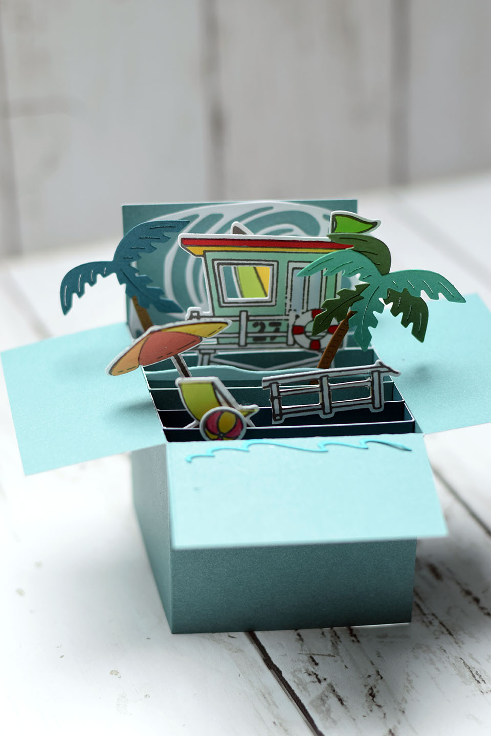 carte popup à glisser dans une boîte cadeau