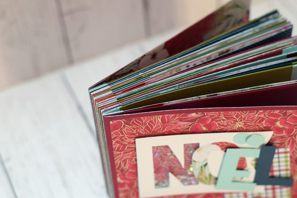 Mini album coloré en reliure collée en V scrapbooking