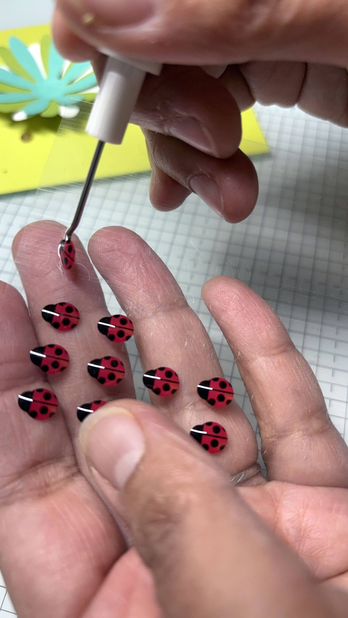 Perce-papier scrapbooking pour poinçons détaillés