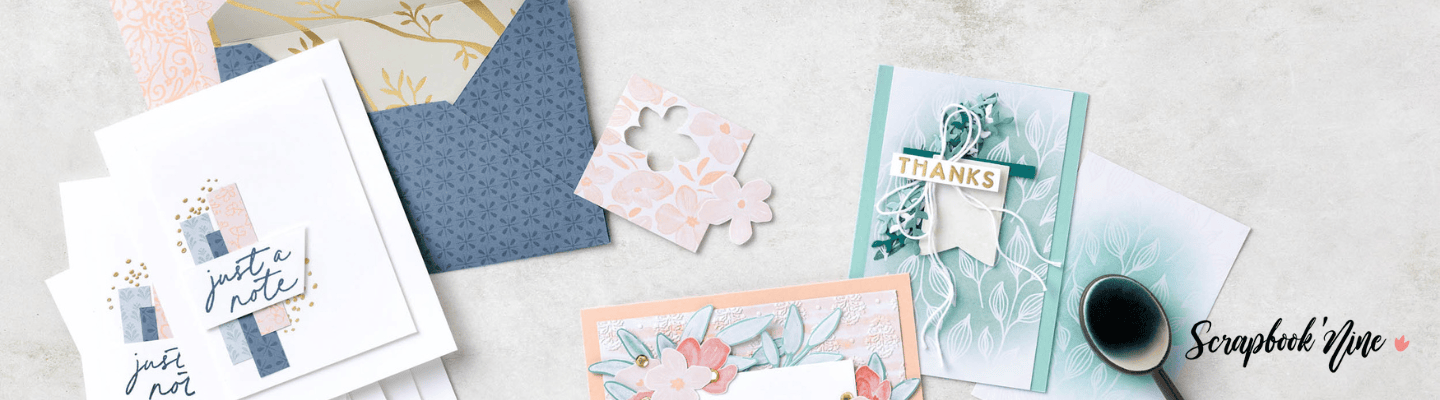 Atelier de scrapbooking créatif avec albums photo faits main et matériel Stampin'Up