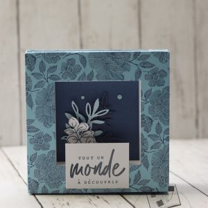 Album naissance bleu avec boîte souvenirs aimantée