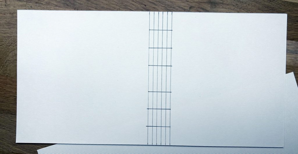 découpe de la couverture pour album photo DIY en reliure long stitch