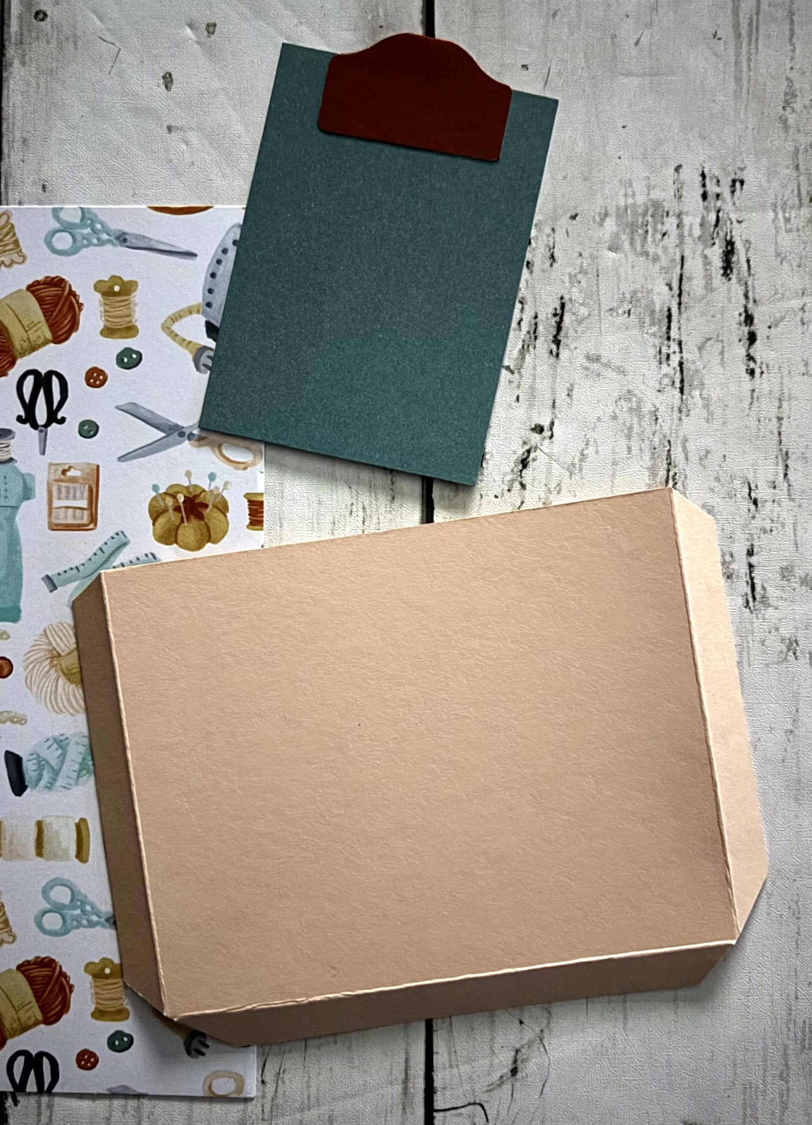 Page 6 du mini-album carnet de voyage, premier côté décoré
