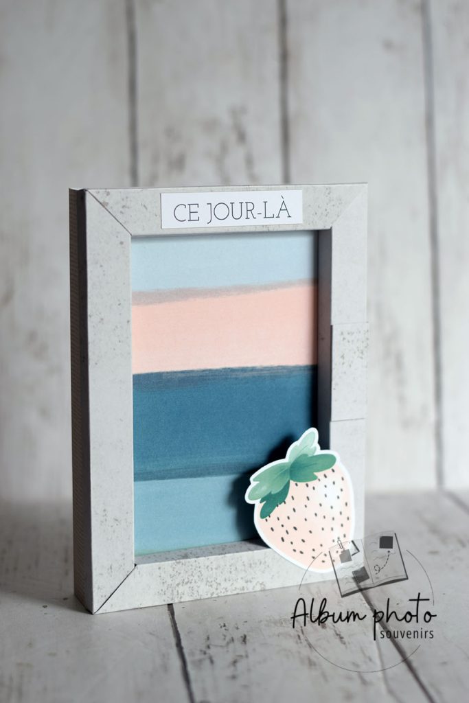 Album photo cadre avec bandes colorées et étiquette "Ce jour-là"