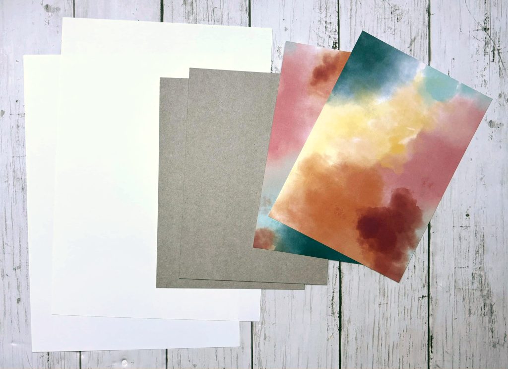 Découpe du papier à motif et du carton