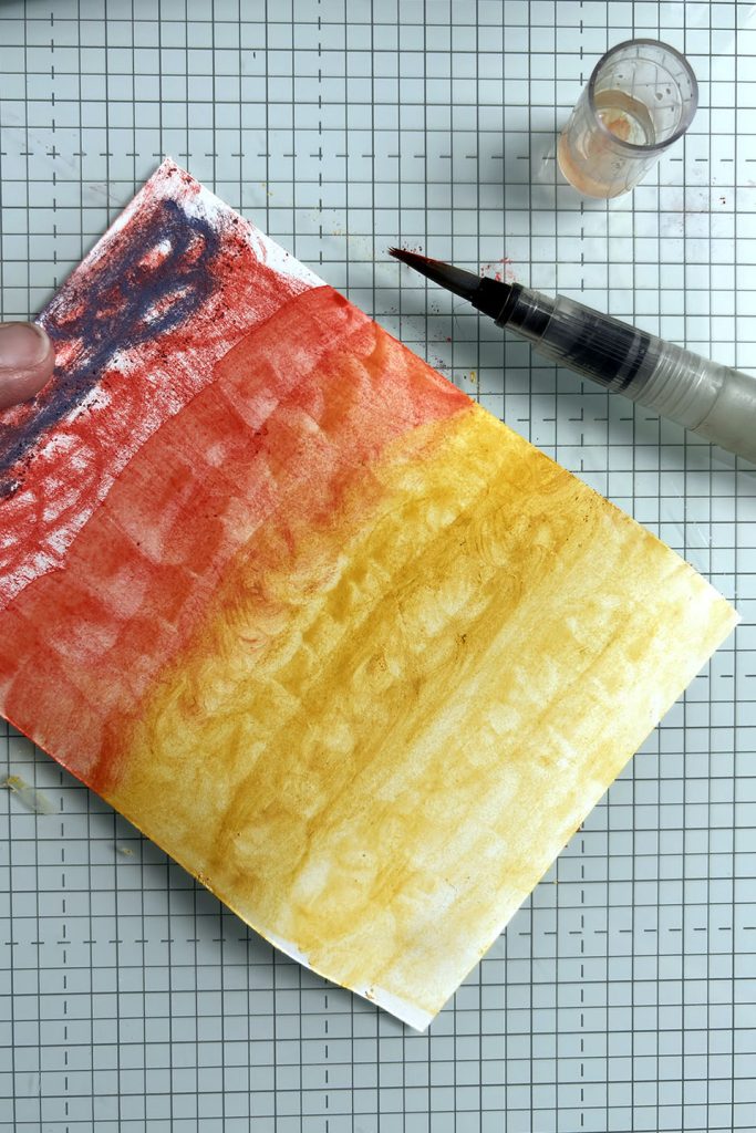 Application pastels secs Stampin'Up! à l'eau au pinceau pour dégradé jaune-rouge sans traces de doigts
